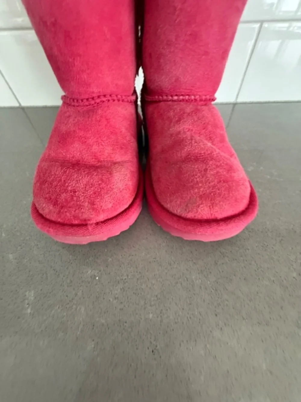 Kids UGG Bailey Bow Pink Toddler Size 11 Suede Sheepskin Winter Warm Boots